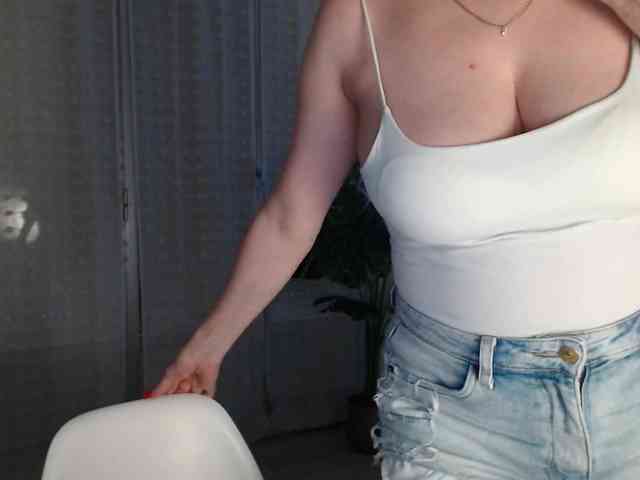Alina-Lovely webcam