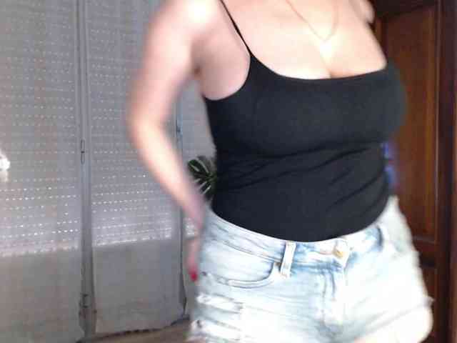 Alina-Lovely webcam