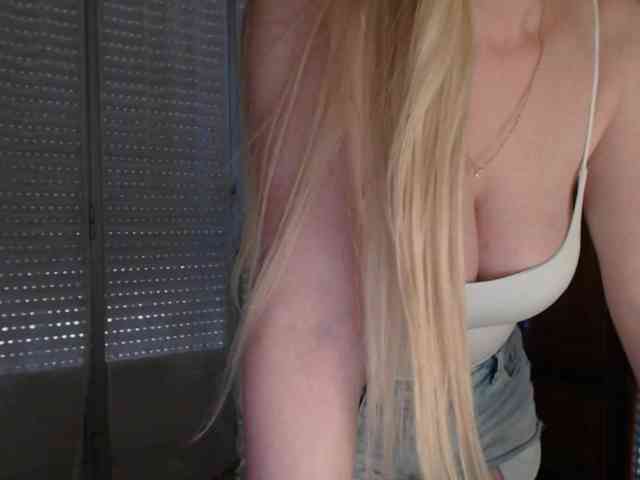 Alina-Lovely webcam