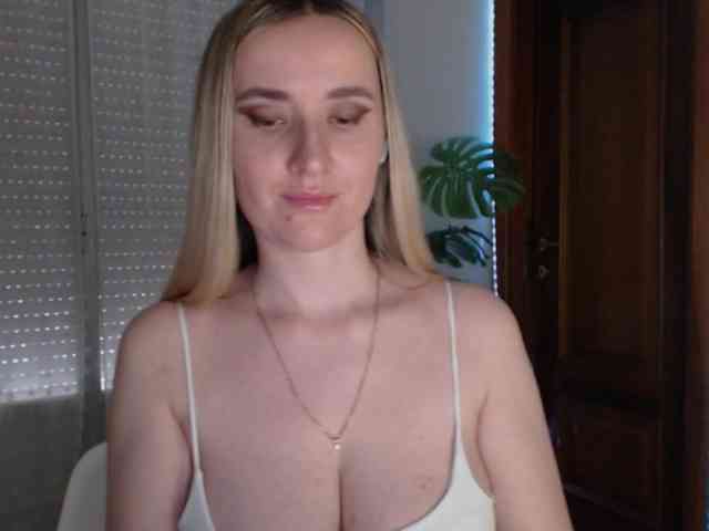 Alina-Lovely webcam