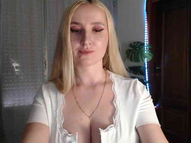 Alina-Lovely webcam