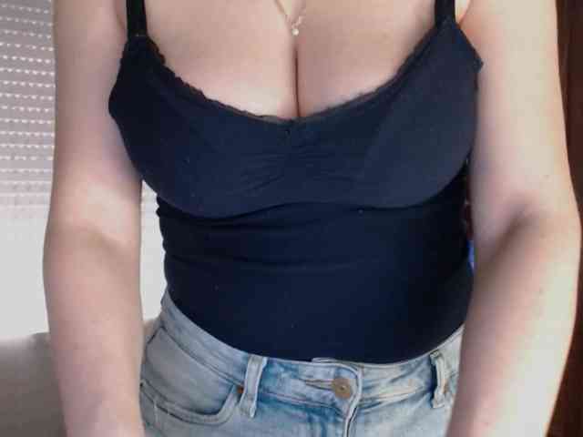 Alina-Lovely webcam