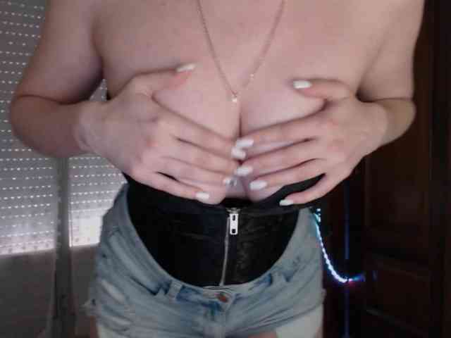 Alina-Lovely webcam