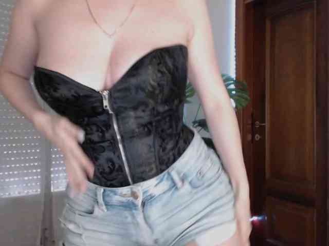 Alina-Lovely webcam