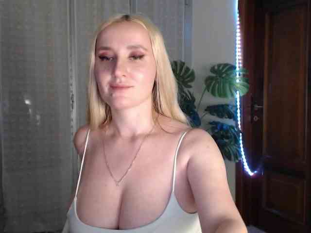 Alina-Lovely webcam
