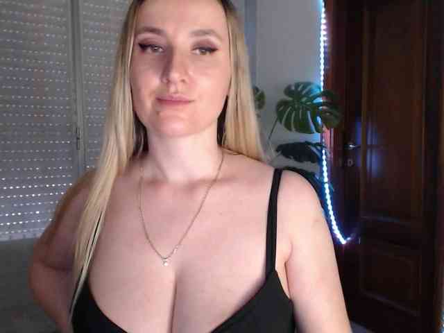 Alina-Lovely webcam