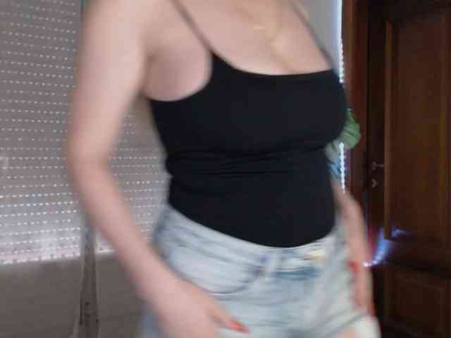 Alina-Lovely webcam