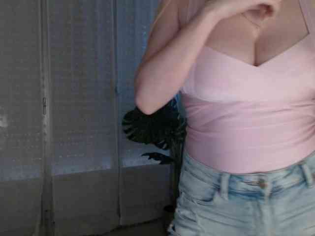 Alina-Lovely webcam