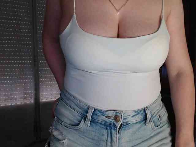 Alina-Lovely webcam