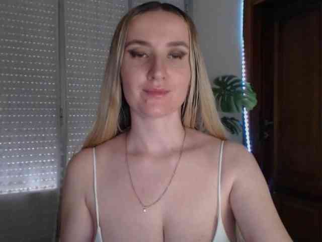 Alina-Lovely webcam