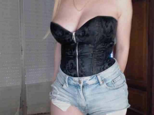 Alina-Lovely webcam
