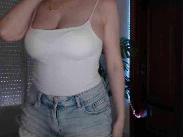 Alina-Lovely webcam