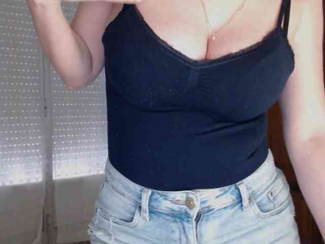 Alina-Lovely webcam