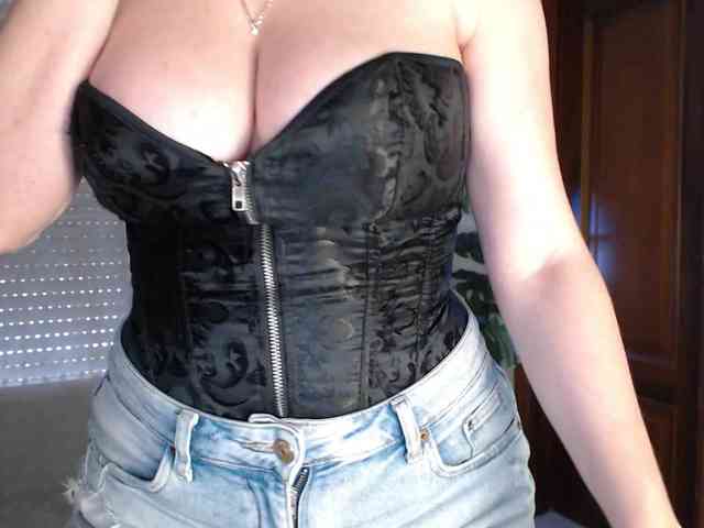 Alina-Lovely webcam