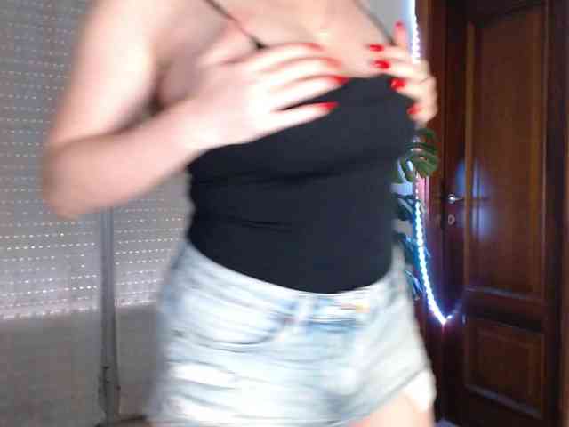 Alina-Lovely webcam