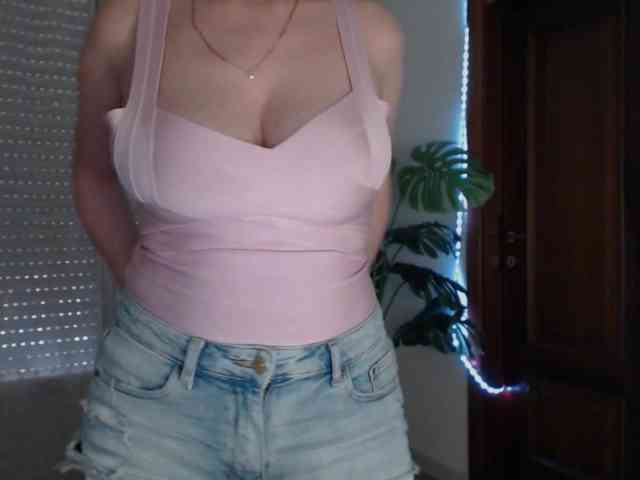 Alina-Lovely webcam