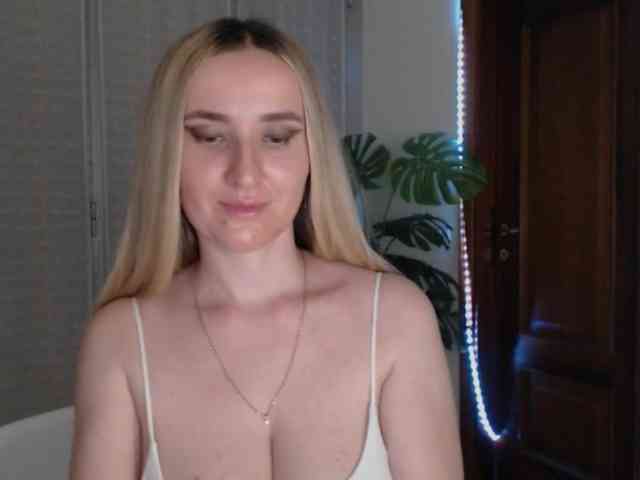 Alina-Lovely webcam
