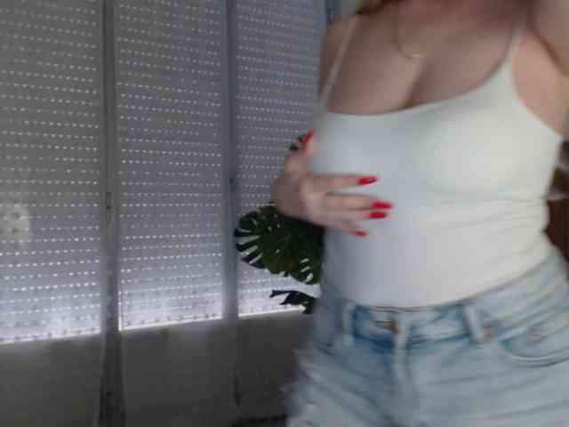 Alina-Lovely webcam