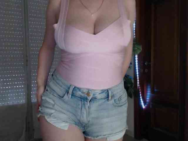 Alina-Lovely webcam