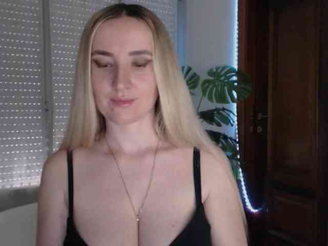 Alina-Lovely webcam