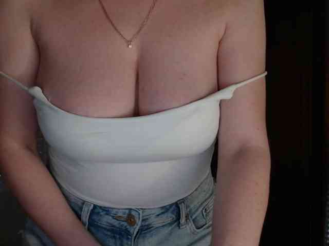 Alina-Lovely webcam