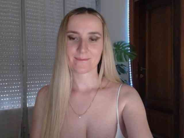 Alina-Lovely webcam
