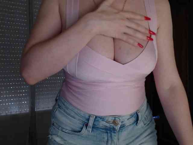 Alina-Lovely webcam