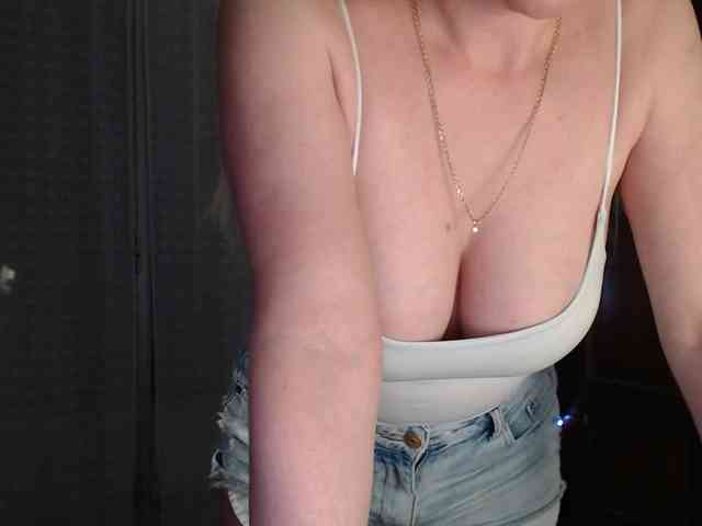 Alina-Lovely webcam