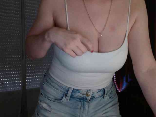 Alina-Lovely webcam