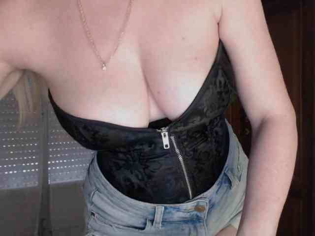 Alina-Lovely webcam