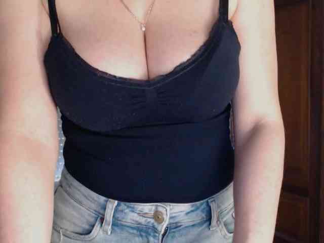 Alina-Lovely webcam