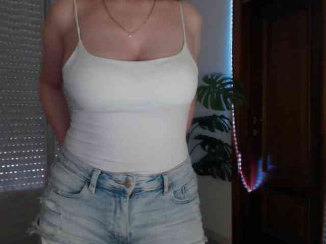 Alina-Lovely webcam