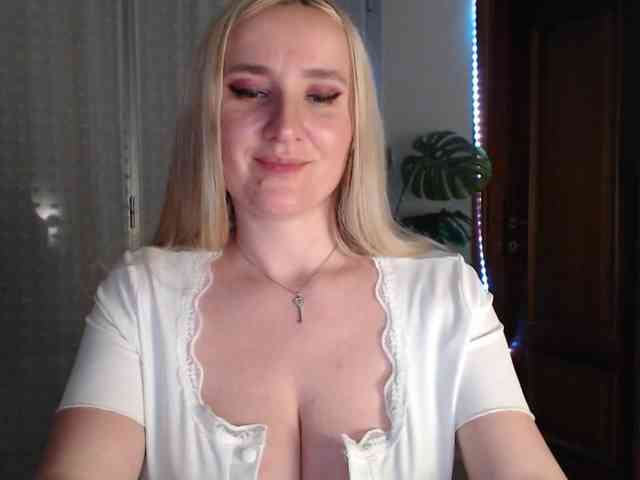 Alina-Lovely webcam