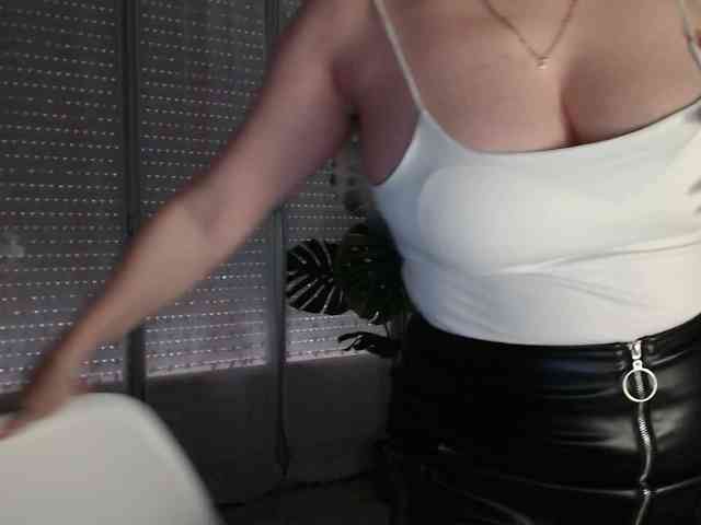 Alina-Lovely webcam