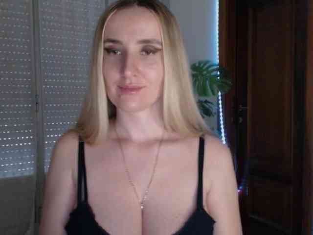 Alina-Lovely webcam
