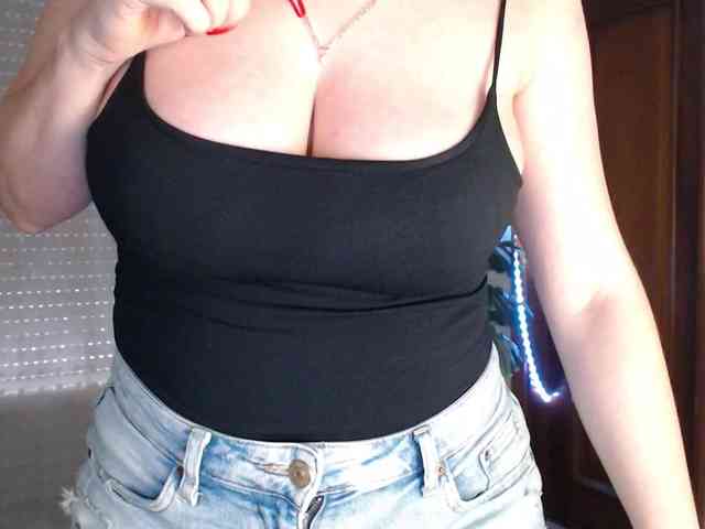 Alina-Lovely webcam