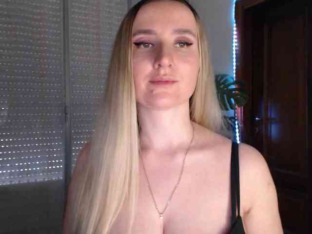 Alina-Lovely webcam