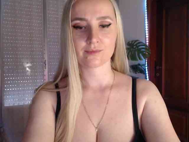 Alina-Lovely webcam