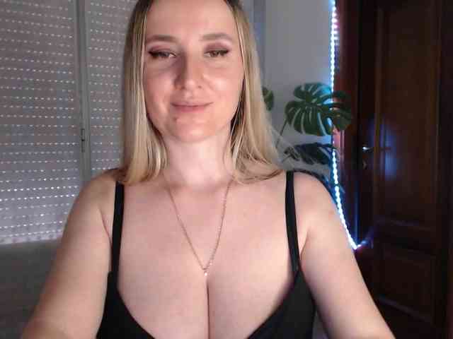 Alina-Lovely webcam