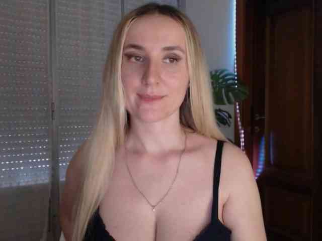 Alina-Lovely webcam