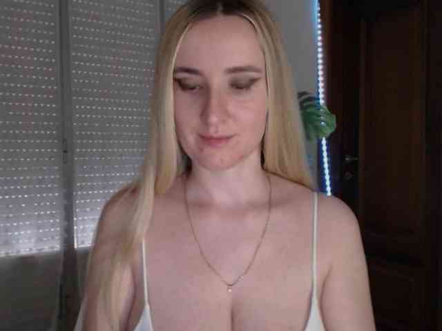 Alina-Lovely webcam