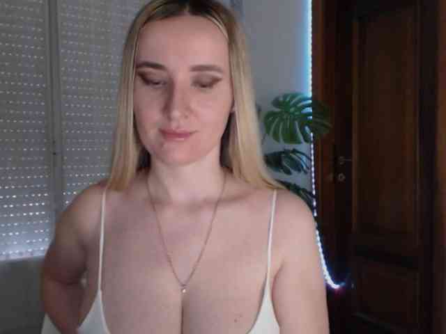 Alina-Lovely webcam