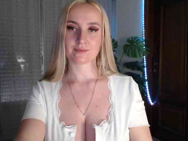 Alina-Lovely webcam