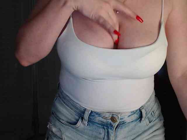 Alina-Lovely webcam