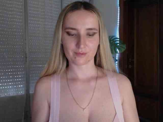 Alina-Lovely webcam