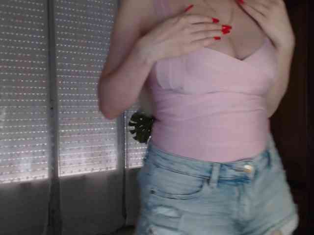 Alina-Lovely webcam