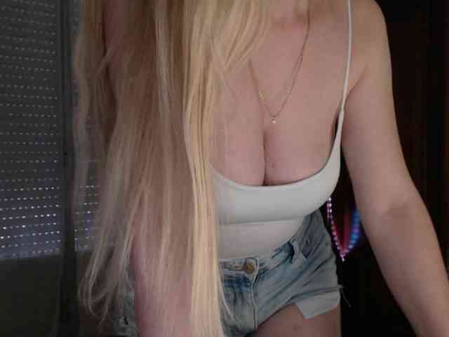Alina-Lovely webcam
