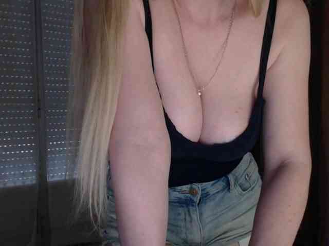 Alina-Lovely webcam