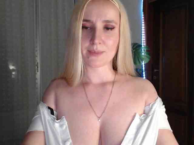 Alina-Lovely webcam
