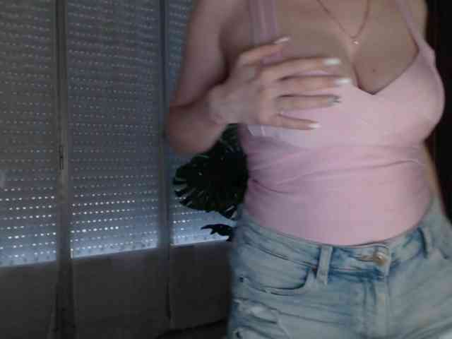 Alina-Lovely webcam